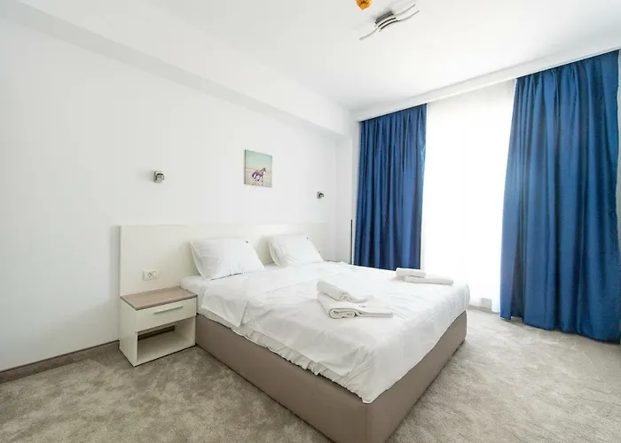 Zip Aparthotel 4*