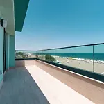Zip Mamaia