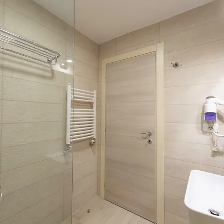 Zip Mamaia