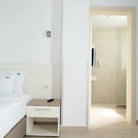 Zip Mamaia