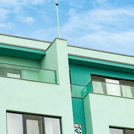 Zip Aparthotel 2*